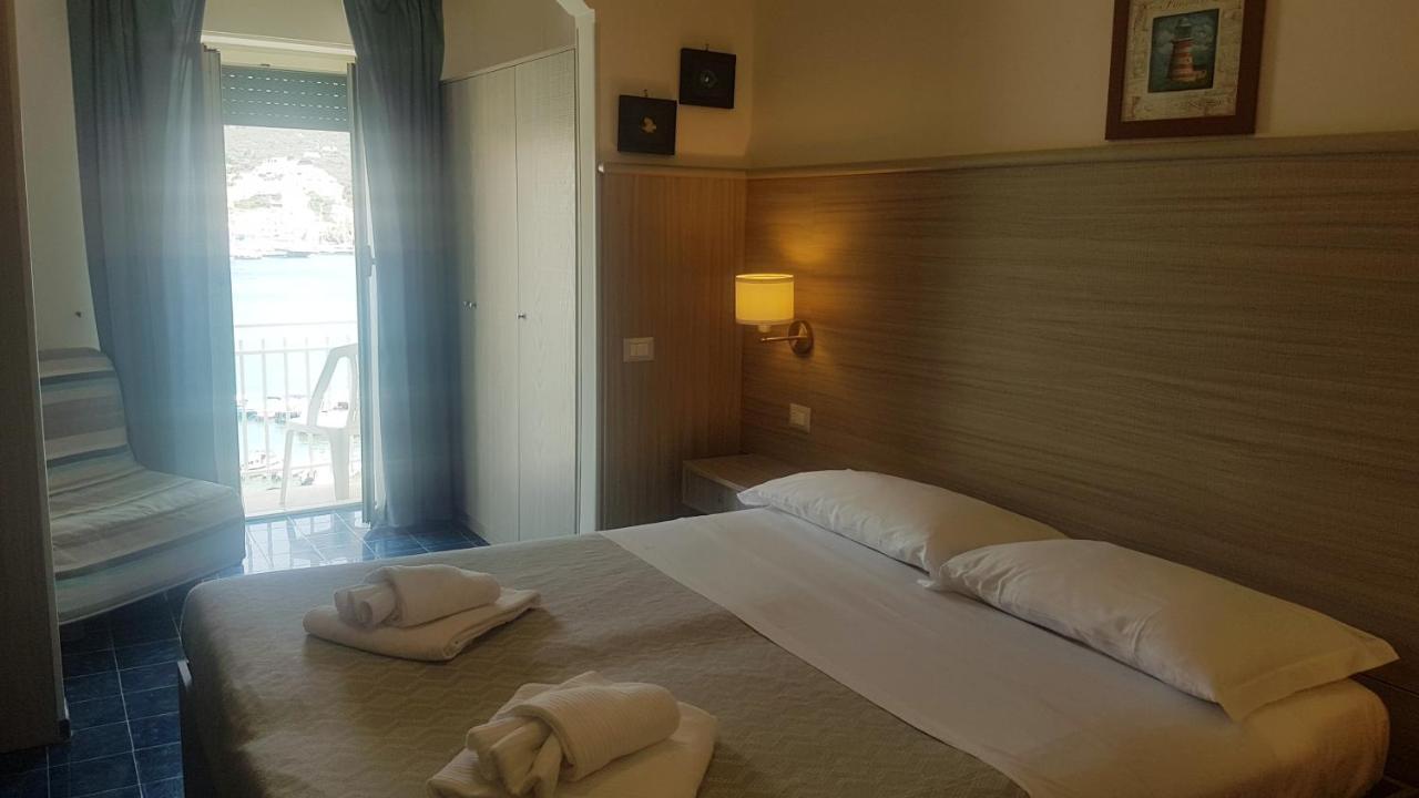 Hotel La Baia Πόντσα Εξωτερικό φωτογραφία